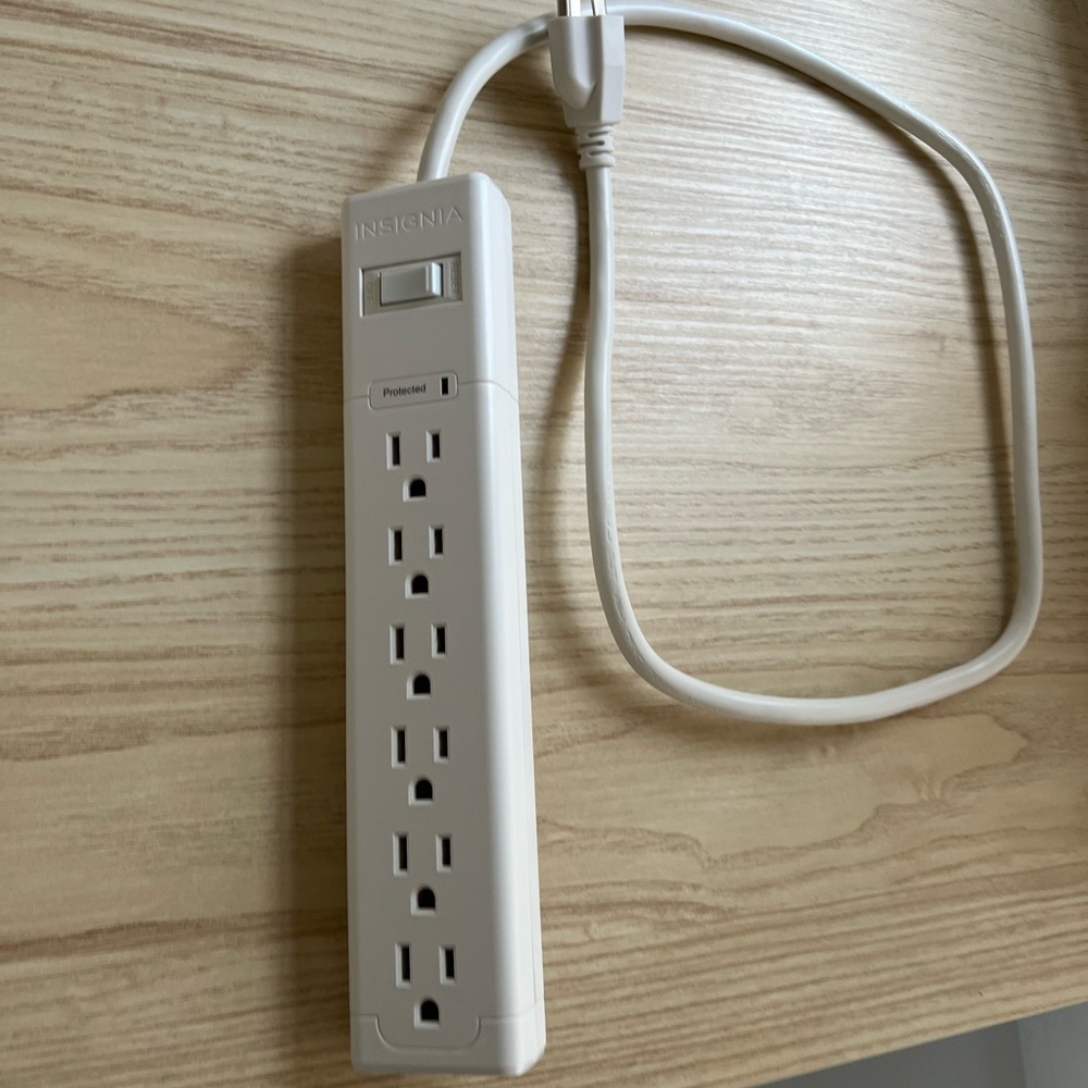 Insignia 6-Outlet Extension Cord